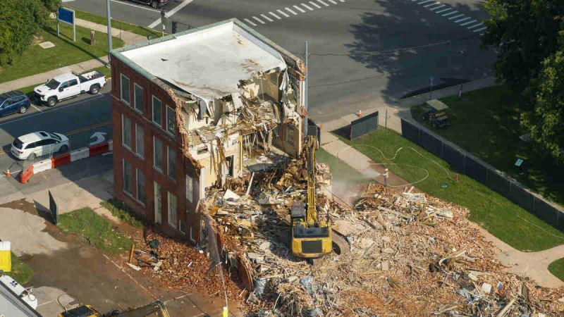 Czym wyburzyć budynek?