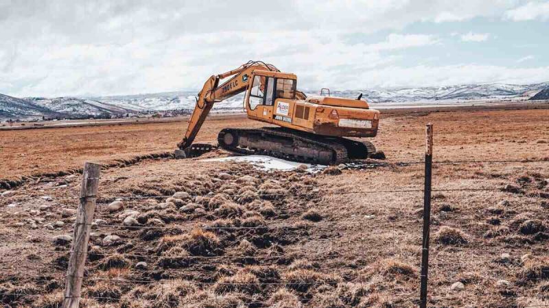 Niwelacja terenu | Kiedy jest niezbędna?